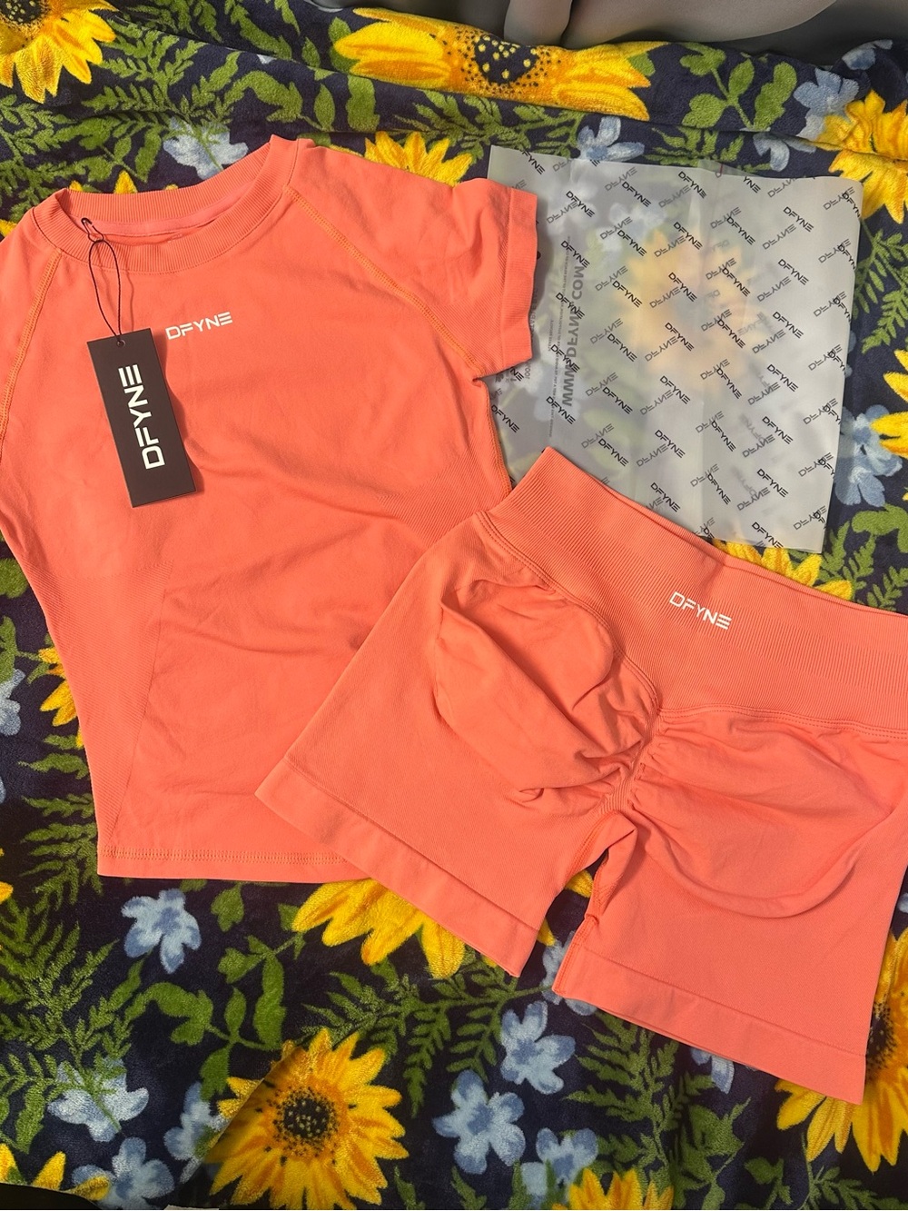 DFYNE Women's Coral Performance Shorts set